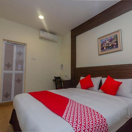 Super Oyo 596 The Vintage Hotel Johor Bahru Esterno foto