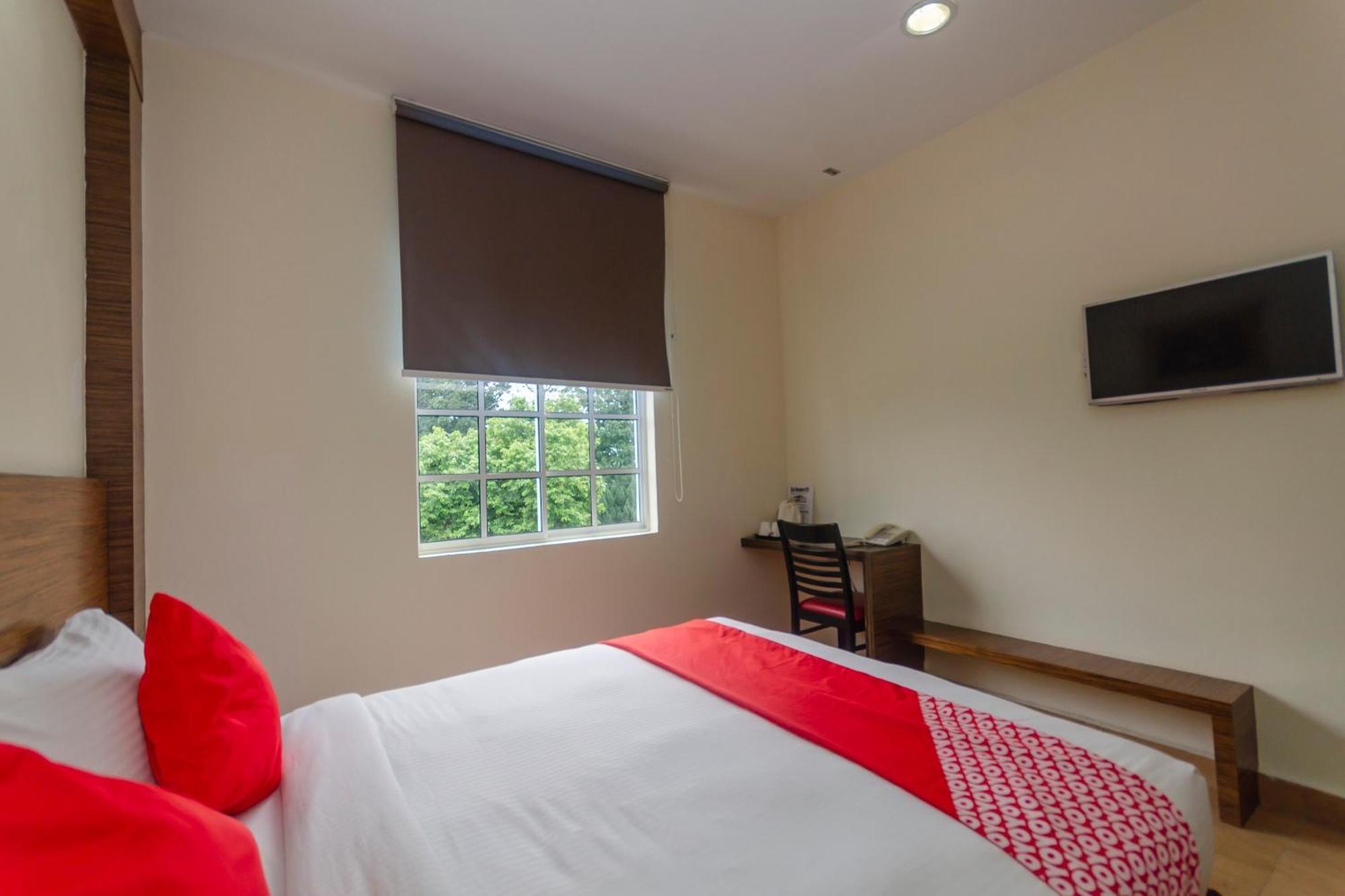 Super Oyo 596 The Vintage Hotel Johor Bahru Esterno foto