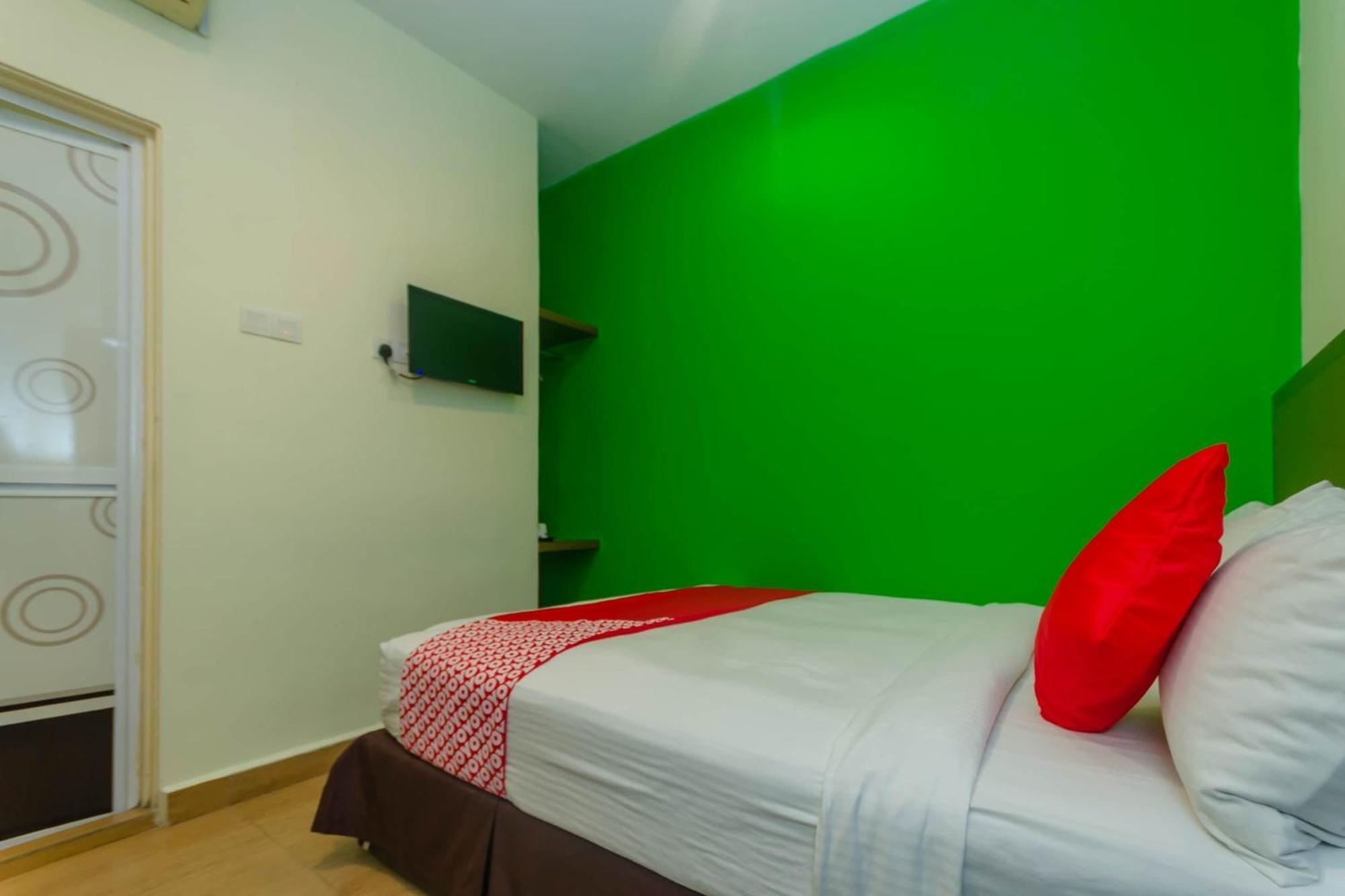 Super Oyo 596 The Vintage Hotel Johor Bahru Esterno foto