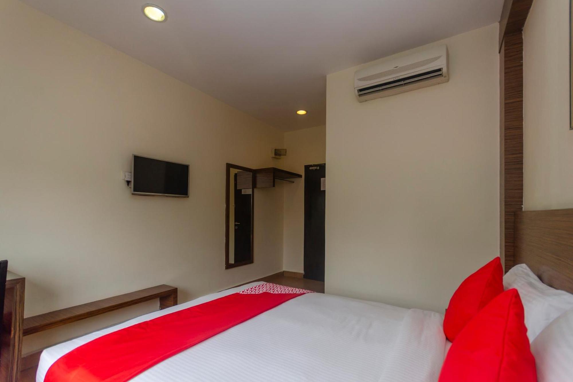 Super Oyo 596 The Vintage Hotel Johor Bahru Esterno foto