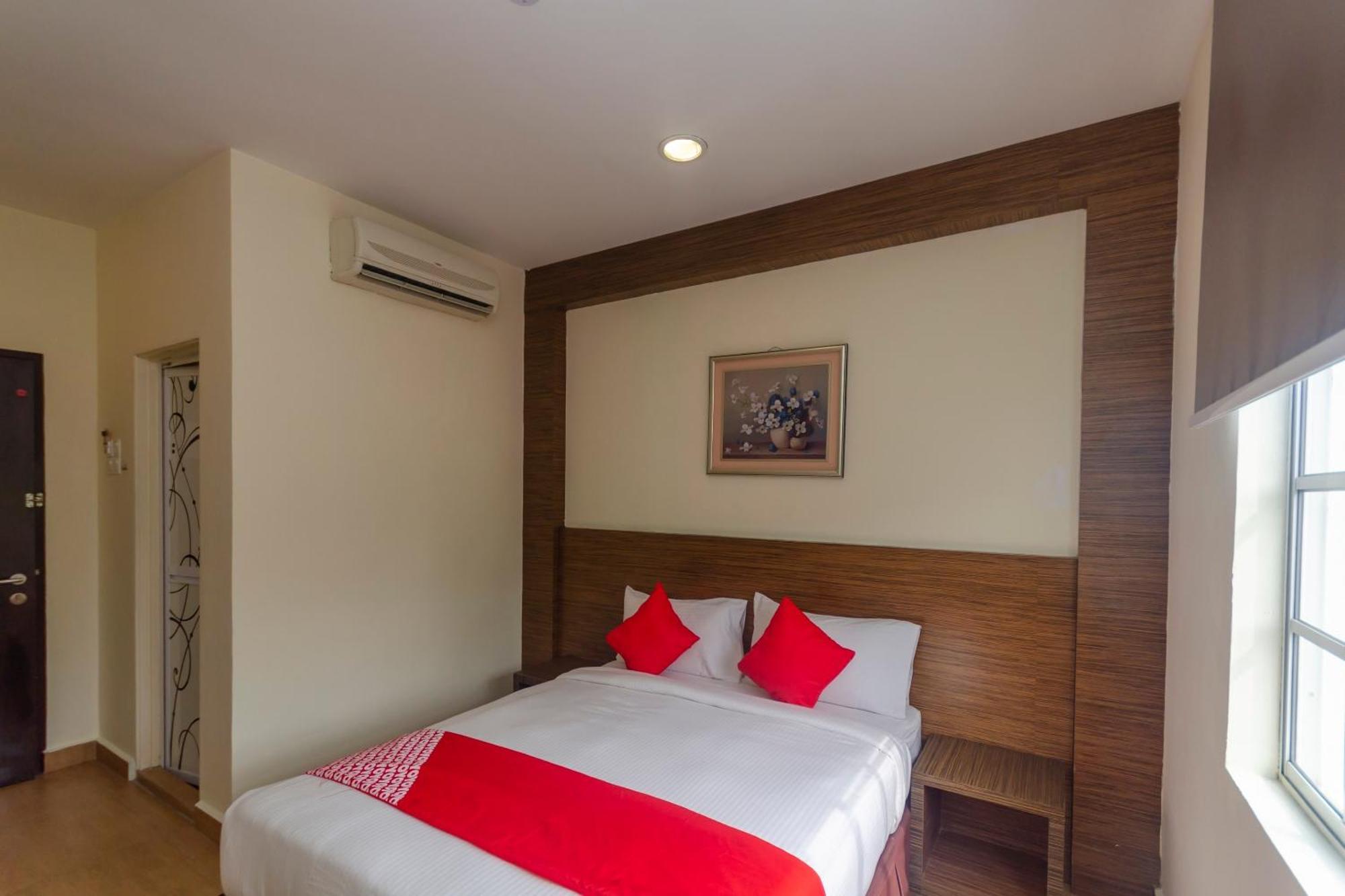 Super Oyo 596 The Vintage Hotel Johor Bahru Esterno foto