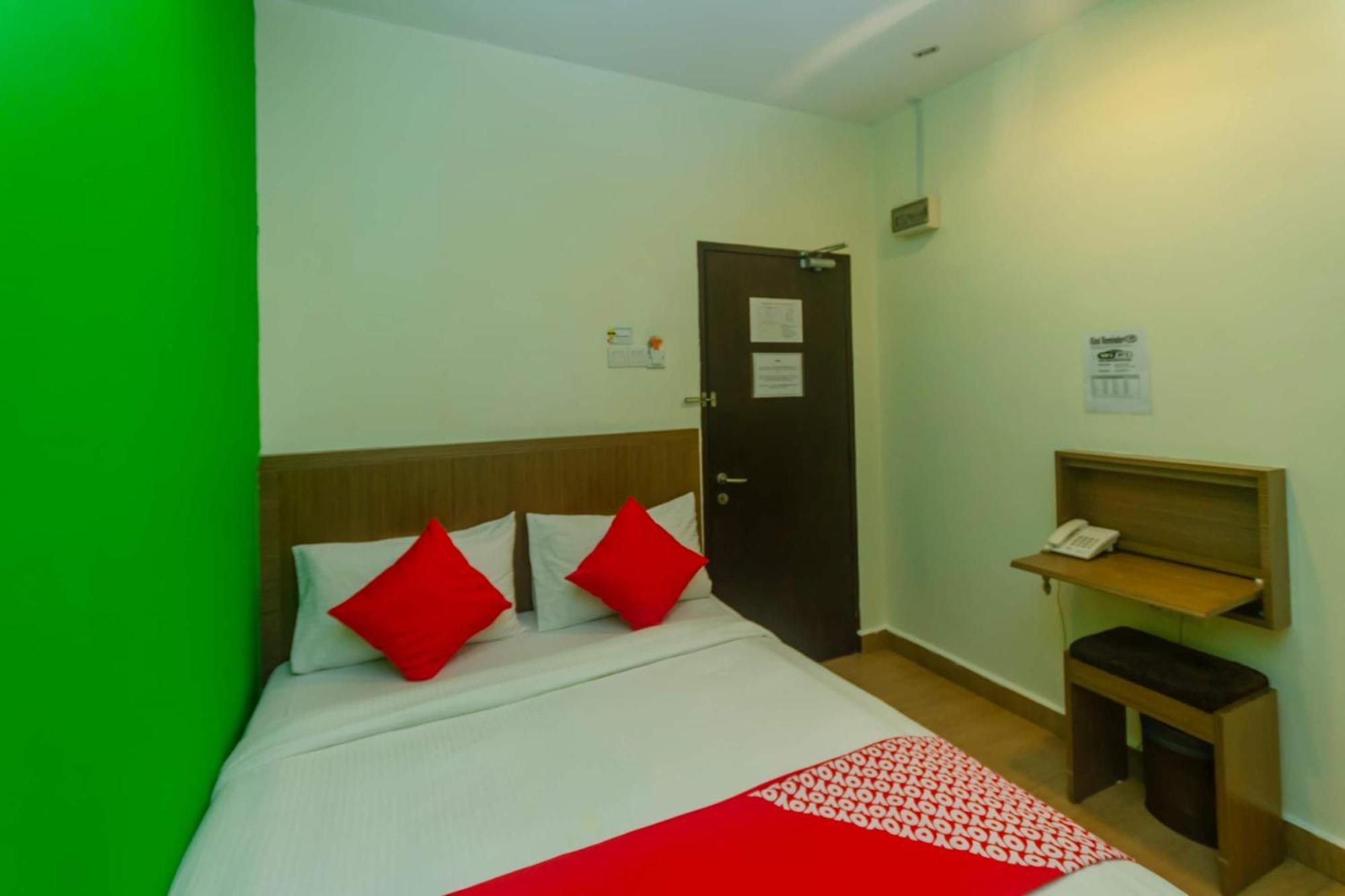 Super Oyo 596 The Vintage Hotel Johor Bahru Esterno foto