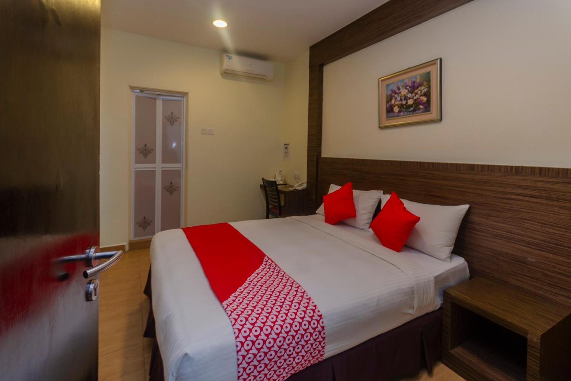 Super Oyo 596 The Vintage Hotel Johor Bahru Esterno foto