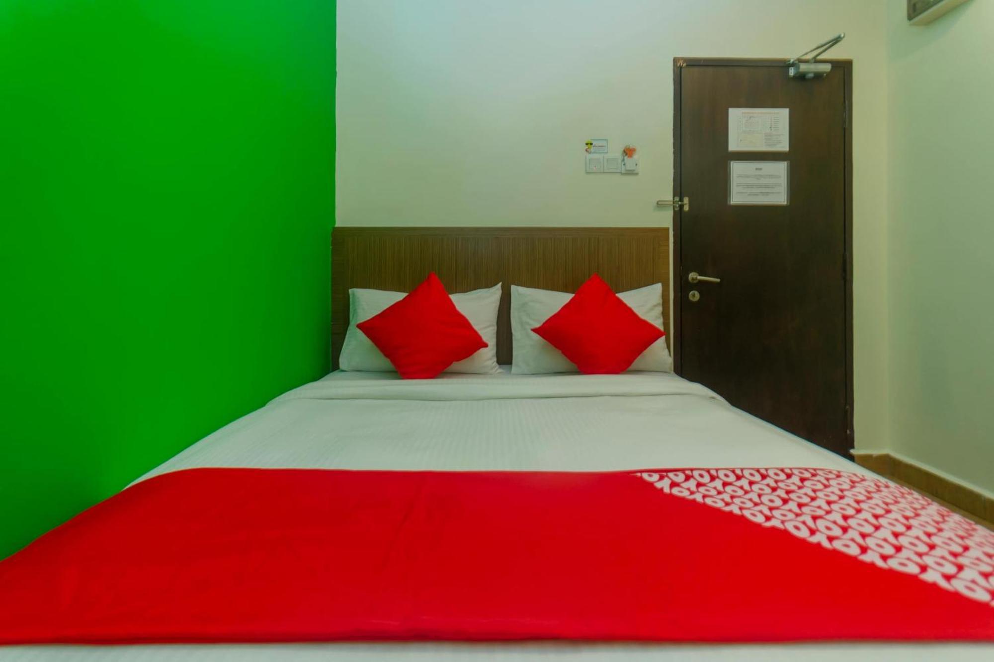 Super Oyo 596 The Vintage Hotel Johor Bahru Esterno foto