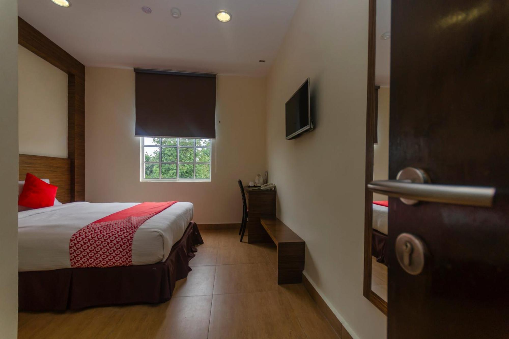 Super Oyo 596 The Vintage Hotel Johor Bahru Esterno foto
