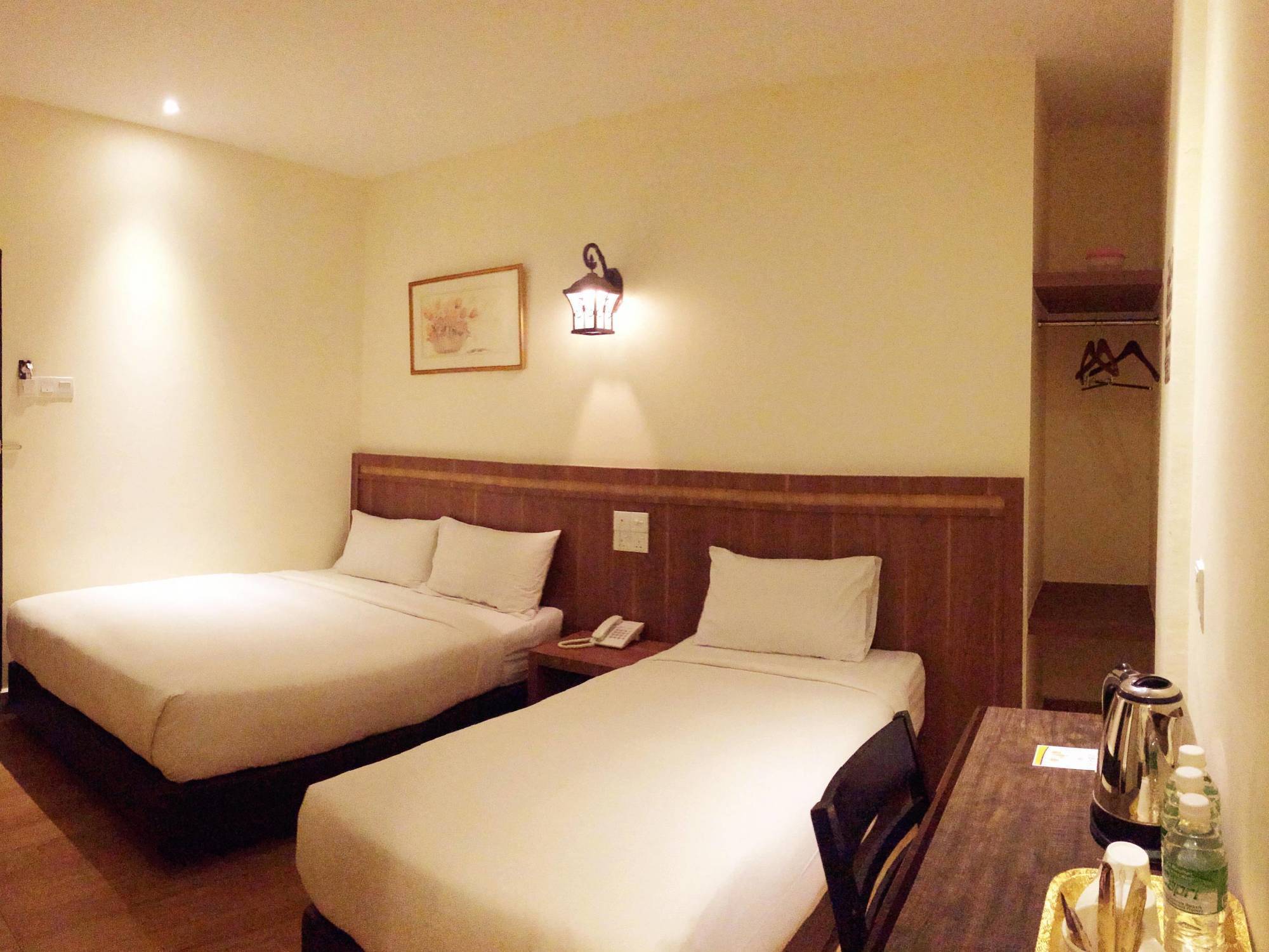 Super Oyo 596 The Vintage Hotel Johor Bahru Esterno foto