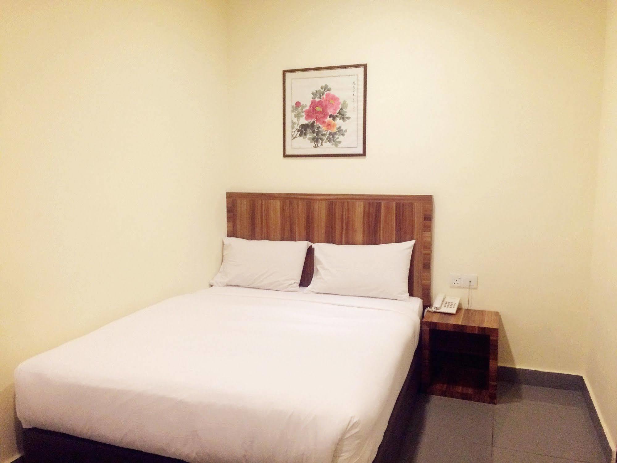 Super Oyo 596 The Vintage Hotel Johor Bahru Esterno foto