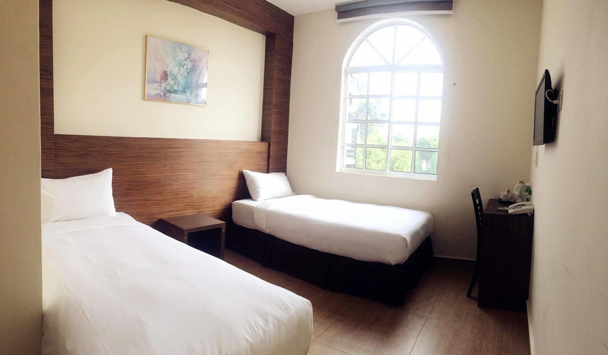 Super Oyo 596 The Vintage Hotel Johor Bahru Esterno foto