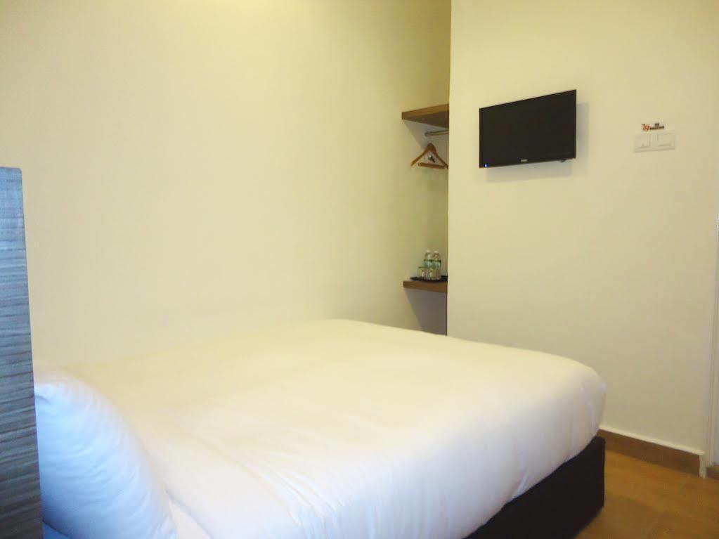 Super Oyo 596 The Vintage Hotel Johor Bahru Esterno foto